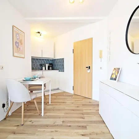 Apartment Zentrumsnahe Gruene Tanne Wlan, Kostenloser Pkw Parkplatz , Zwei Betten, Schlafcouch, Kueche *