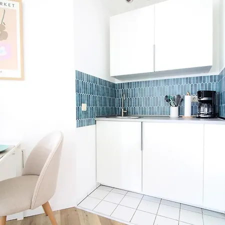 Apartment Zentrumsnahe Gruene Tanne Wlan, Kostenloser Pkw Parkplatz , Zwei Betten, Schlafcouch, Kueche Jena