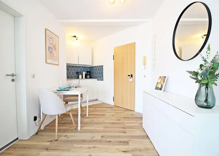 アパート Zentrumsnahe Gruene Tanne Wlan, Kostenloser Pkw Parkplatz , Zwei Betten, Schlafcouch, Kueche *