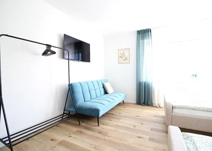 Zentrumsnahe Gruene Tanne Wlan, Kostenloser Pkw Parkplatz , Zwei Betten, Schlafcouch, Kueche アパート イェーナ