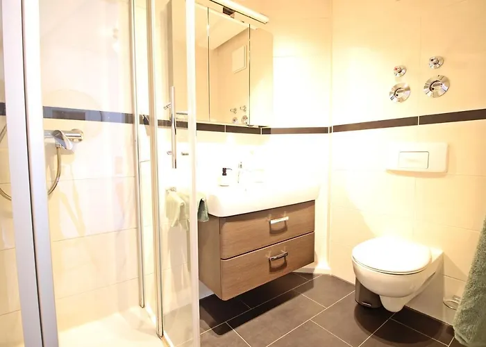 Zentrumsnahe Gruene Tanne Wlan, Kostenloser Pkw Parkplatz , Zwei Betten, Schlafcouch, Kueche イェーナ